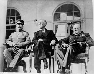 Roosevelt, Staline et Churchill à la conférence de Téhéran, 1943